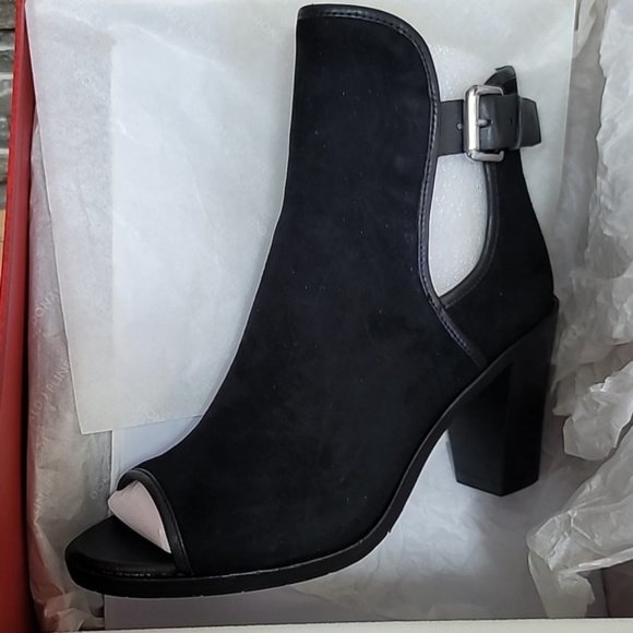 Donald J Pliner Women's Kara-RM Ankle Boot - Picture 9 of 11